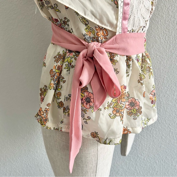 Anthropologie Tiny Begonia Floral Blouse Size Medium Pink Cream Lace - Picture 7 of 11